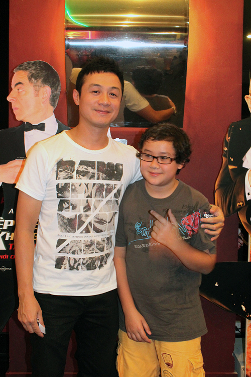 MC Anh Tuấn đưa con đầu lòng tên Alex, 13 tuổi đi xem phim.